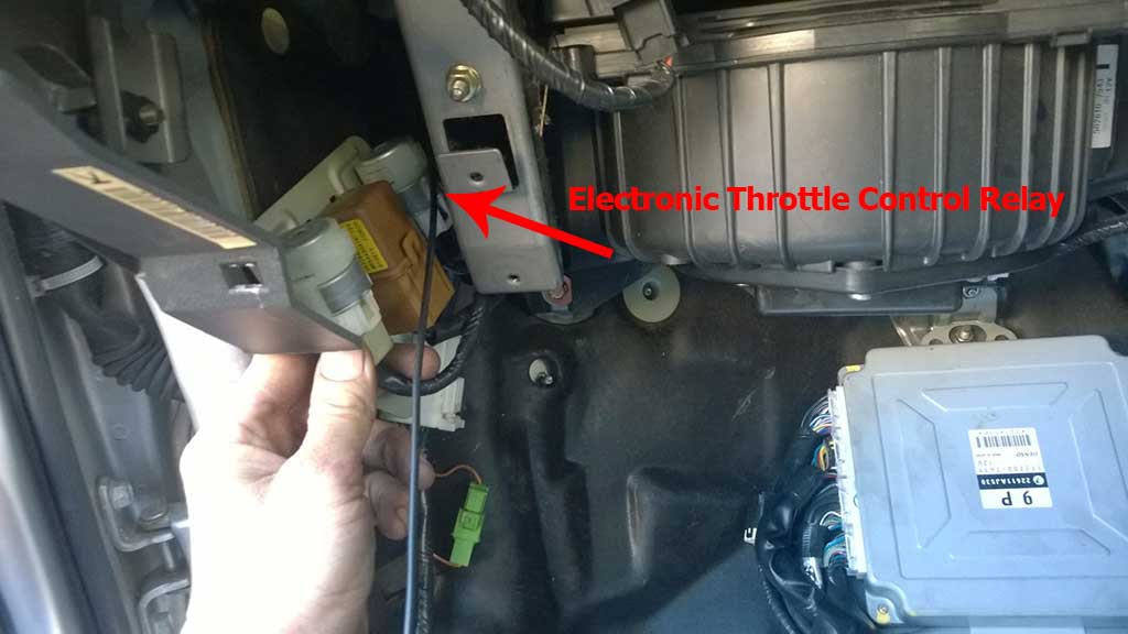 Electronic throttle control relay